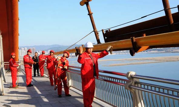  湖北十堰：天然气管道过汉江