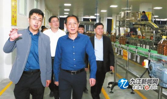 10月11日，市委书记林彬杨深入濂溪区、鄱阳湖生态科技城调研。    （本报记者 杨青 摄）